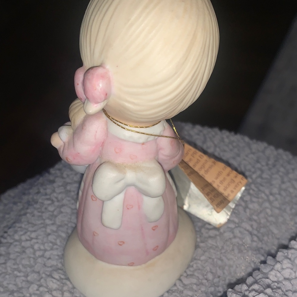 -1967 Precious Moments Fine Porcelain JESUS IS THE LIGHT Pink & Cream Figurine - Picture 6 of 10